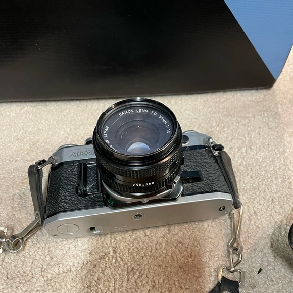 Canon  AE-1 with accessories - Picture 13 of 13